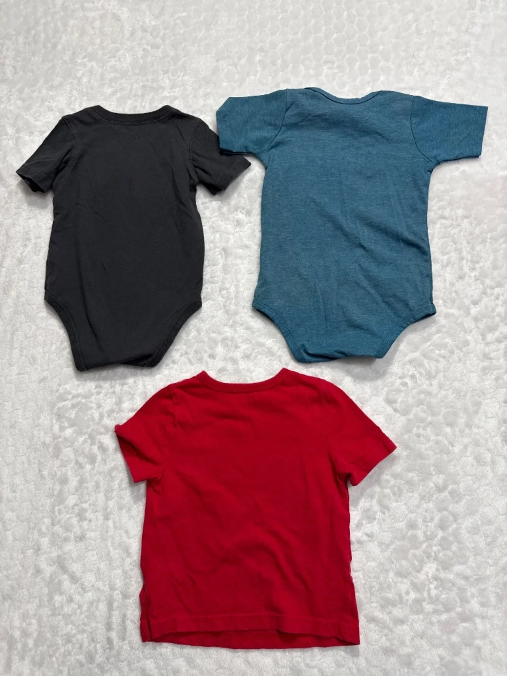 Baby boys bodysuits & tee t-shirt bundle lot Size 18 months